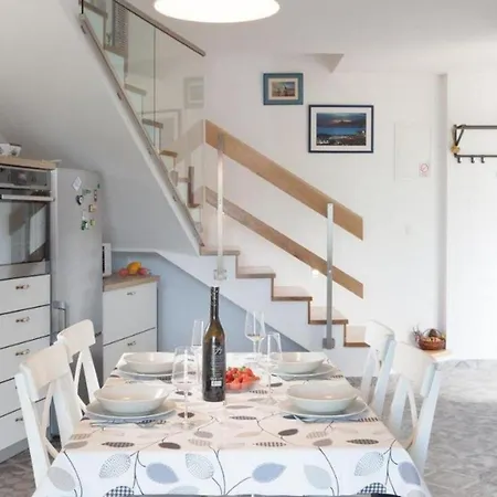 Holiday home Ruhig Gelegenes Ferienhaus Mit Meerblick Fur 4 Personen Makarska