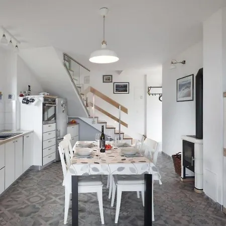 Ruhig Gelegenes Ferienhaus Mit Meerblick Fur 4 Personen Holiday home *