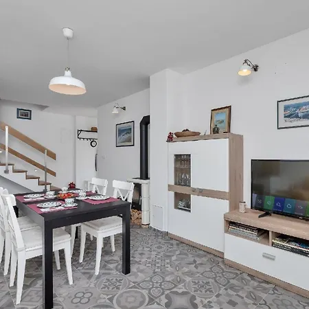 Ruhig Gelegenes Ferienhaus Mit Meerblick Fur 4 Personen *