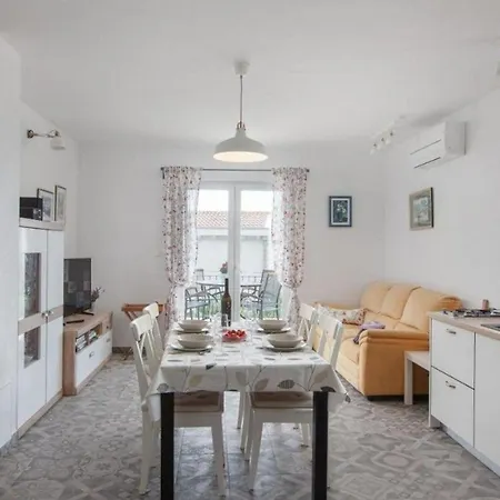 Holiday home Ruhig Gelegenes Ferienhaus Mit Meerblick Fur 4 Personen