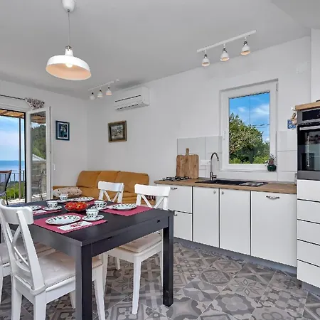 Holiday home Ruhig Gelegenes Ferienhaus Mit Meerblick Fur 4 Personen *